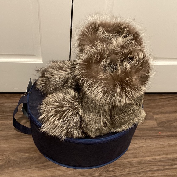 Genuine super plush custom made silver Fox Fur boots including furrier bag - Picture 7 of 7